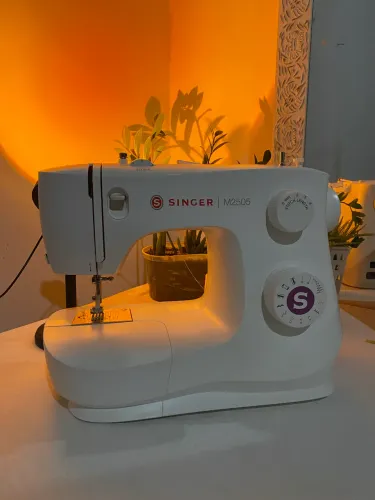 Máquina de Costura Singer M2505 ? praticamente nova!