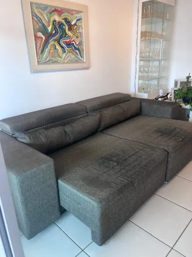 Sofá confortável que pode virar cama de casal 