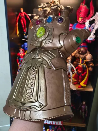Manopla Thanos Hasbro 1:1