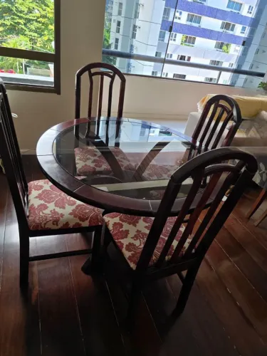 MESA DE JANTAR REDONDA EM MADEIRA DE LEI