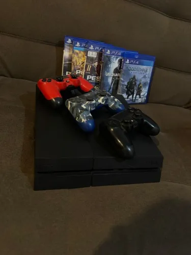 Vendo PS4 modelo Fat, em perfeito estado