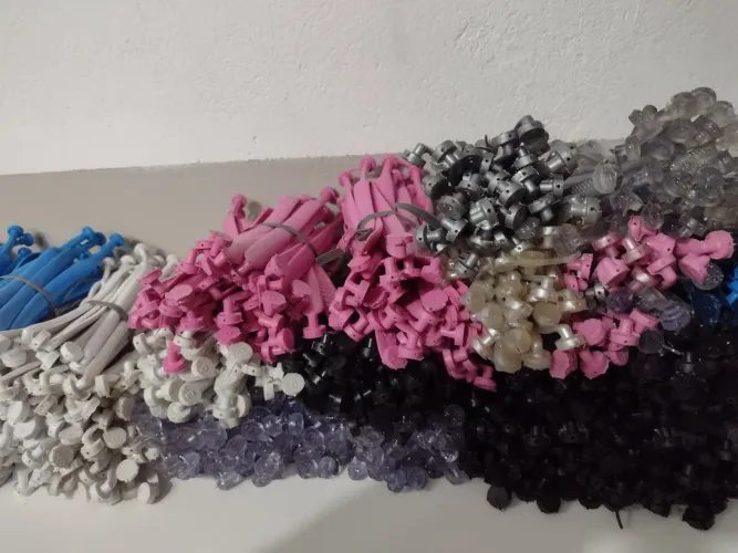 100 PARES DE TIRAS PARA CHINELOS . TAMANHOS A PARTIR DO NÚMERO 25 ATÉ O NÚMERO 42
