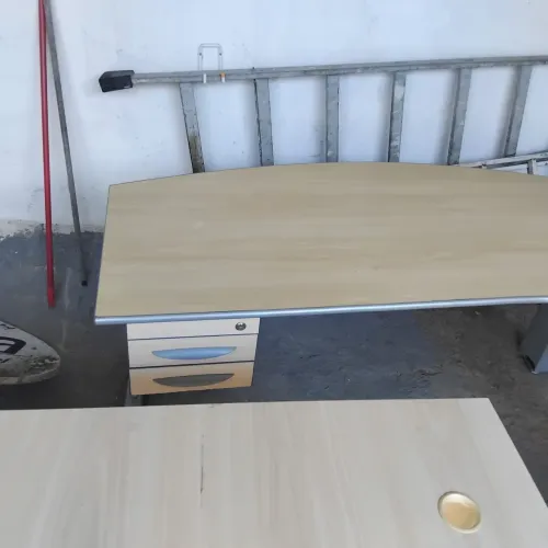 2 mesa de escritório formato L semi novo
