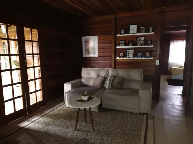 Ótima Casa Mista com 1.400 metros no Condomínio Los Alamos - Frente para o lago