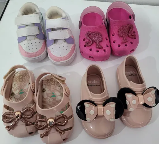 Combo de tênis e sapatos