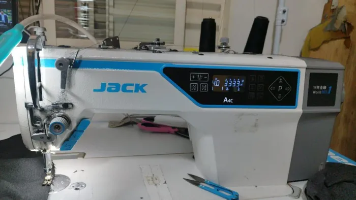 Vendo máquina reta Jack eletrônica