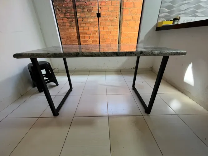 MESA COM PEDRA INPORTADA DE MÁRMORE