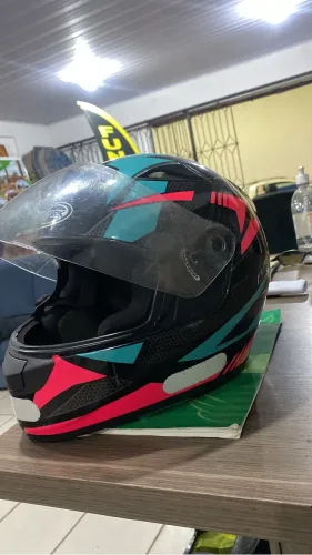 Capacete top
