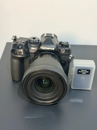 Kit câmera OM SYSTEM Olympus OM-1 Mark I + lente Sigma 16mm f/1.4 | 2 Baterias