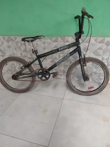 VENDE-SE BICICLETA ARO 20 ,CROSS MORMAII ,COR PRETA ,R$ 350,00, CONTA *