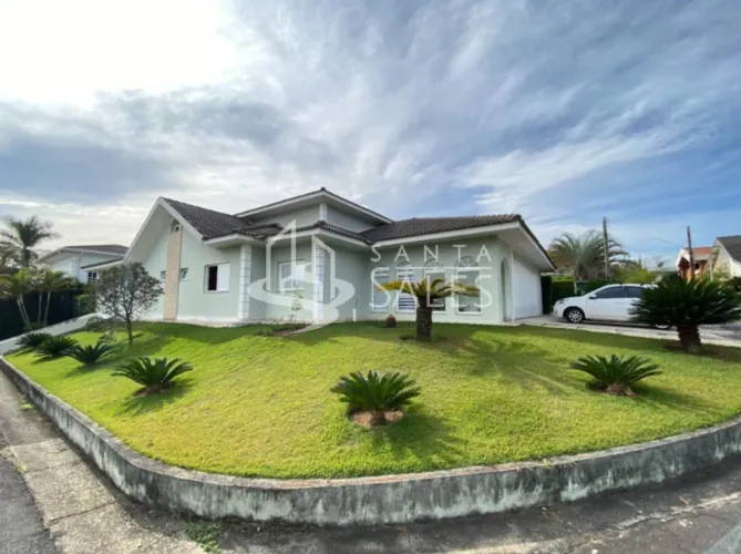 Casa em Condominio Terras de SantAnna com 442m²