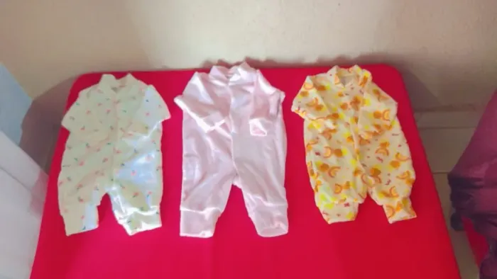 lote de roupinha tudo por r$ 160 de bebê menina de 0 a 6 meses