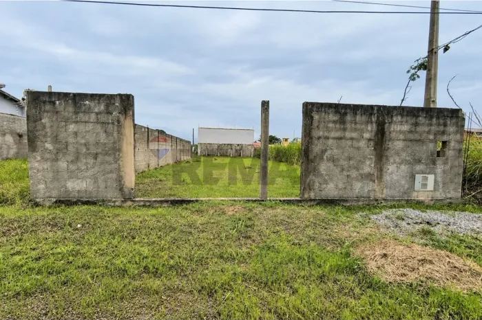 "Terreno à Venda em Peruíbe: Oportunidade Única!"