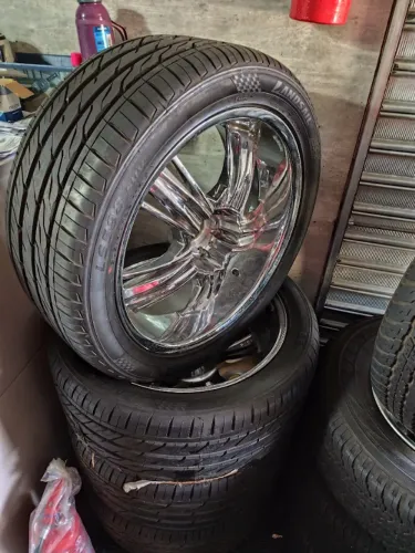 Jogo de Rodas Novas Aro 22" Furação 6x139 + Jogo de Pneus Landsail 305/40R22 Zero Km