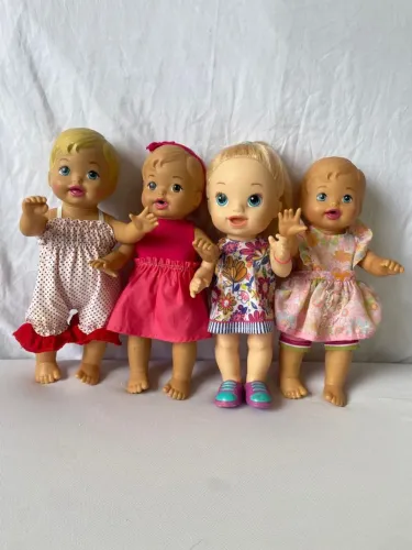Lote com 4 bonecas