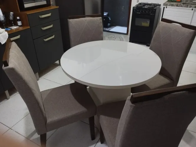 Sala de jantar 4 cadeiras