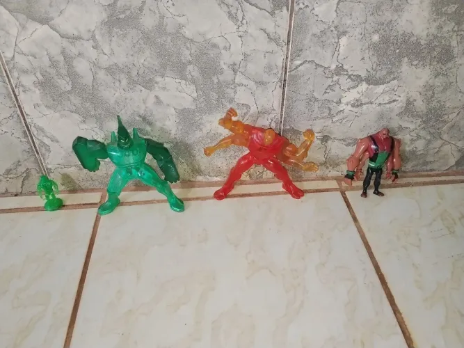 Vendo coleção de brinquedos do Ben 10 