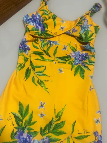 Vestido lança perfume