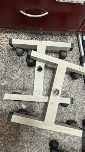 Base com rodinha para medidor de pressão de braço