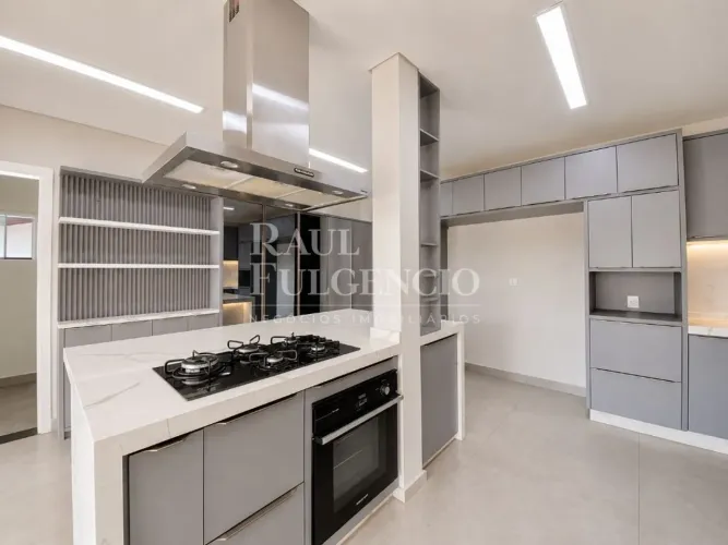 Casa para locação no Portal de Versalhes I com fino acabamento