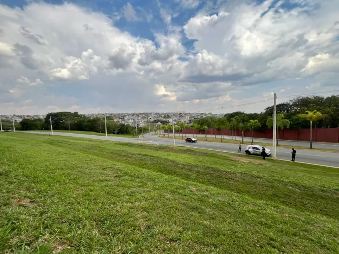 Lote, 470 m² no Jardins Capri em Senador Canedo