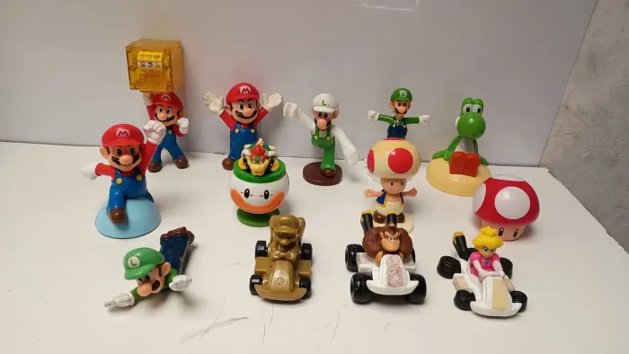 Lote colecionável miniatura super Mario Bros McDonald's 13 unidades
