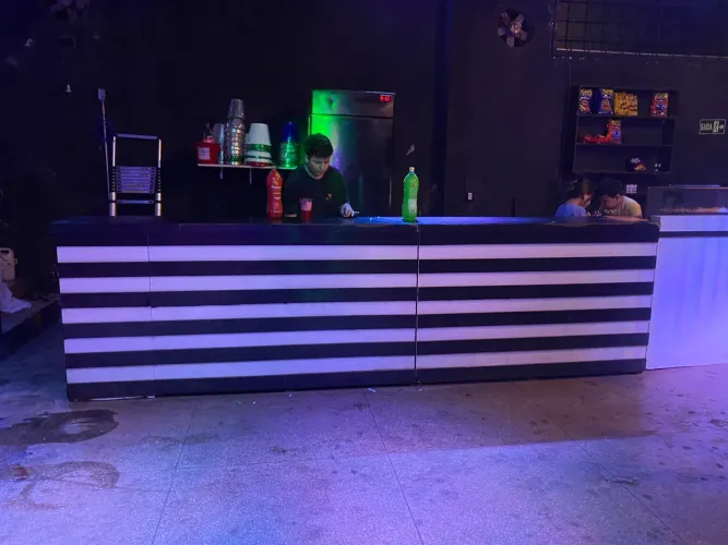 Balcão para bebidas e caixa