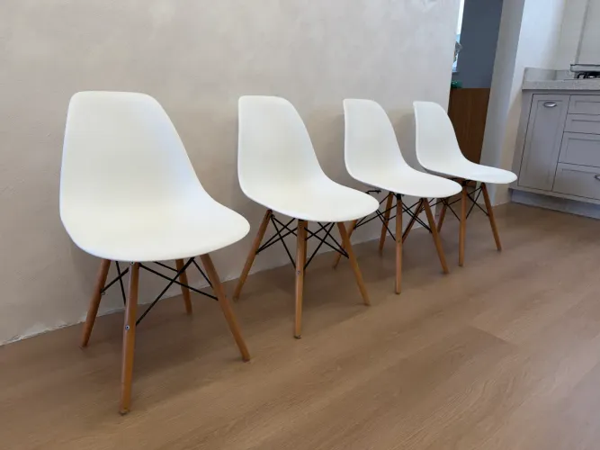 4 cadeiras Charles Eames