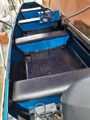 Lancha com motor 40 2 tempo