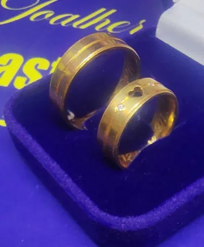 Alianças Bodas Coração e 2 Pedras Diamantes 1 mm Ouro 18 Kilates Peso 9 Gramas 6 mm       