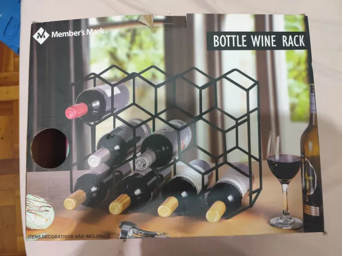 Adega colméia dourada para vinhos