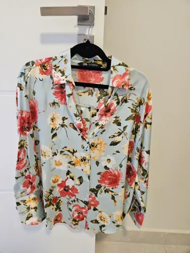 Camisa Zara Acetinada Floral