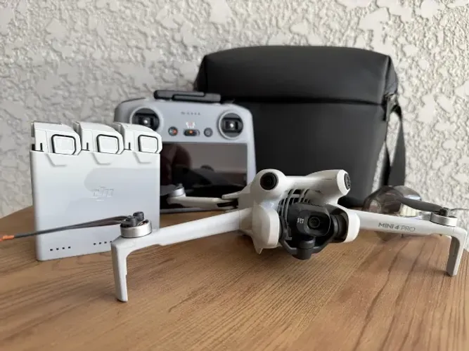 Drone DJI Mini 4 Pro Combo Fly More Seminovo Pecas No Plastico + Caixa + Acessórios