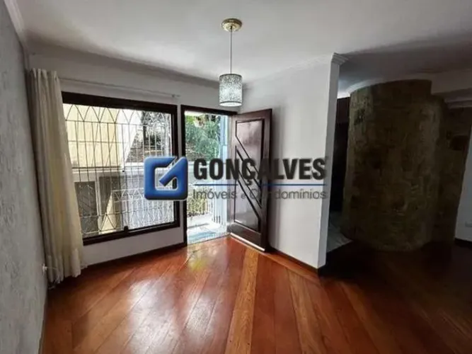 Sobrado residencial com 3 quartos e 5 vagas para aluguel em Baeta Neves