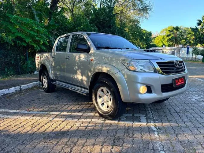 Toyota Hilux CD SR 4X4 2.8 TDI Diesel Aut. 2013