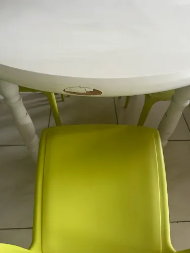 Vendo 4 cadeiras Tramontina Sofia encosto horizontal polipropileno , a mesa vai grátis