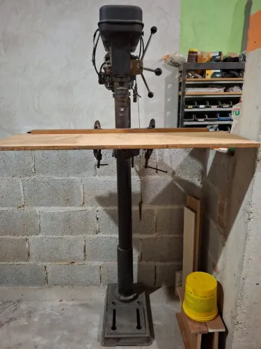 Vendo furadeira coluna industrial