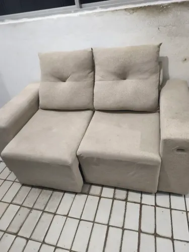 Sofá reclinável e retrátil semi-novo