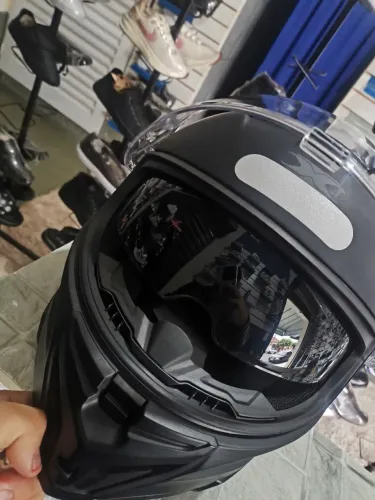 Capacete novo, número 64, não foi usado nem 3x