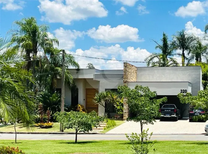 Casa dos Sonhos em Condomínio São Francisco, 3 Suítes, Piscina com Spa e Energia Fotovolta