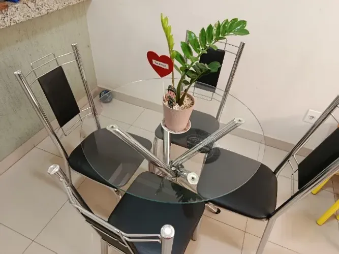 Mesa de jantar redonda, 4 cadeiras
