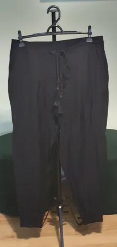 Calça Preta Cordão Ajustável na Cintutra - P. A Concept