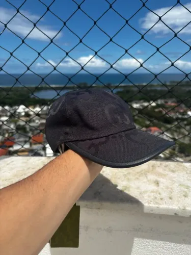 Boné Gucci preto