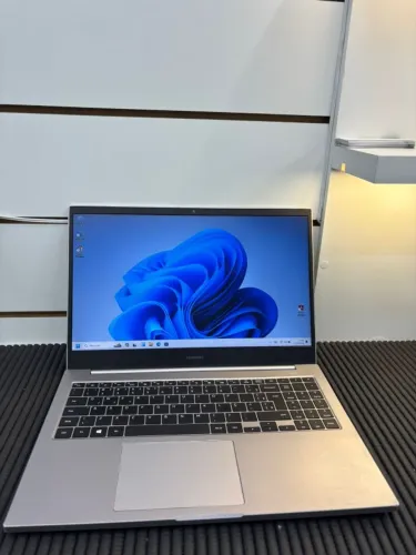 Notebook - Samsung i5 10° Geração- 8 GB RAM - 128  SSD 