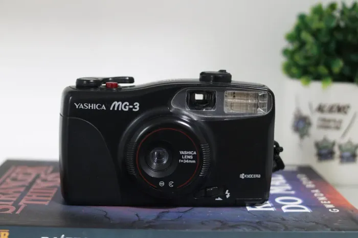 Câmera analógica Yashica MG-3 (Anos 90)
