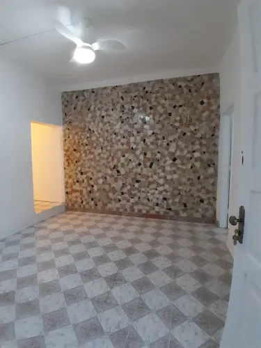 Aluga-se casa no Meier - Rua Padre André MoreiraAluga-se casa no Meier - Rua Padre André M