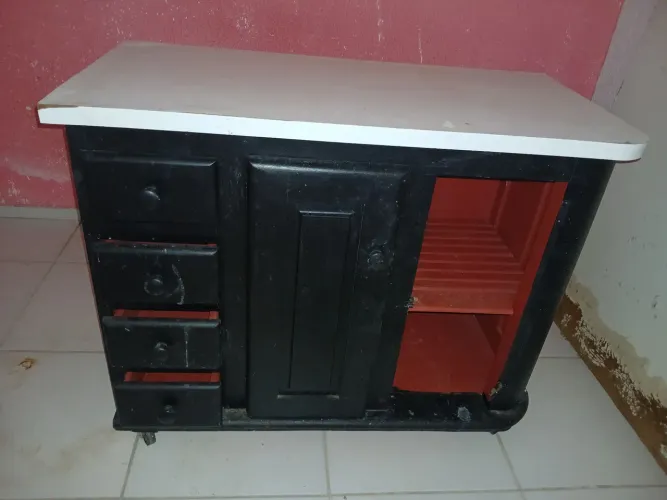 Vende-se armário com rodas