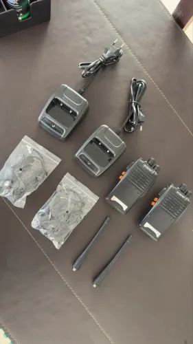Rádio comunicador BF-777 ( usado somente para testes, sem a caixa)