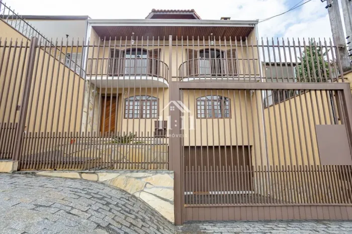 Sobrado Reformado e Semi Mobiliado no Novo Mundo Espaço, Conforto e Localização Privilegi