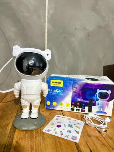 Vendo projetor astronauta galaxi star
